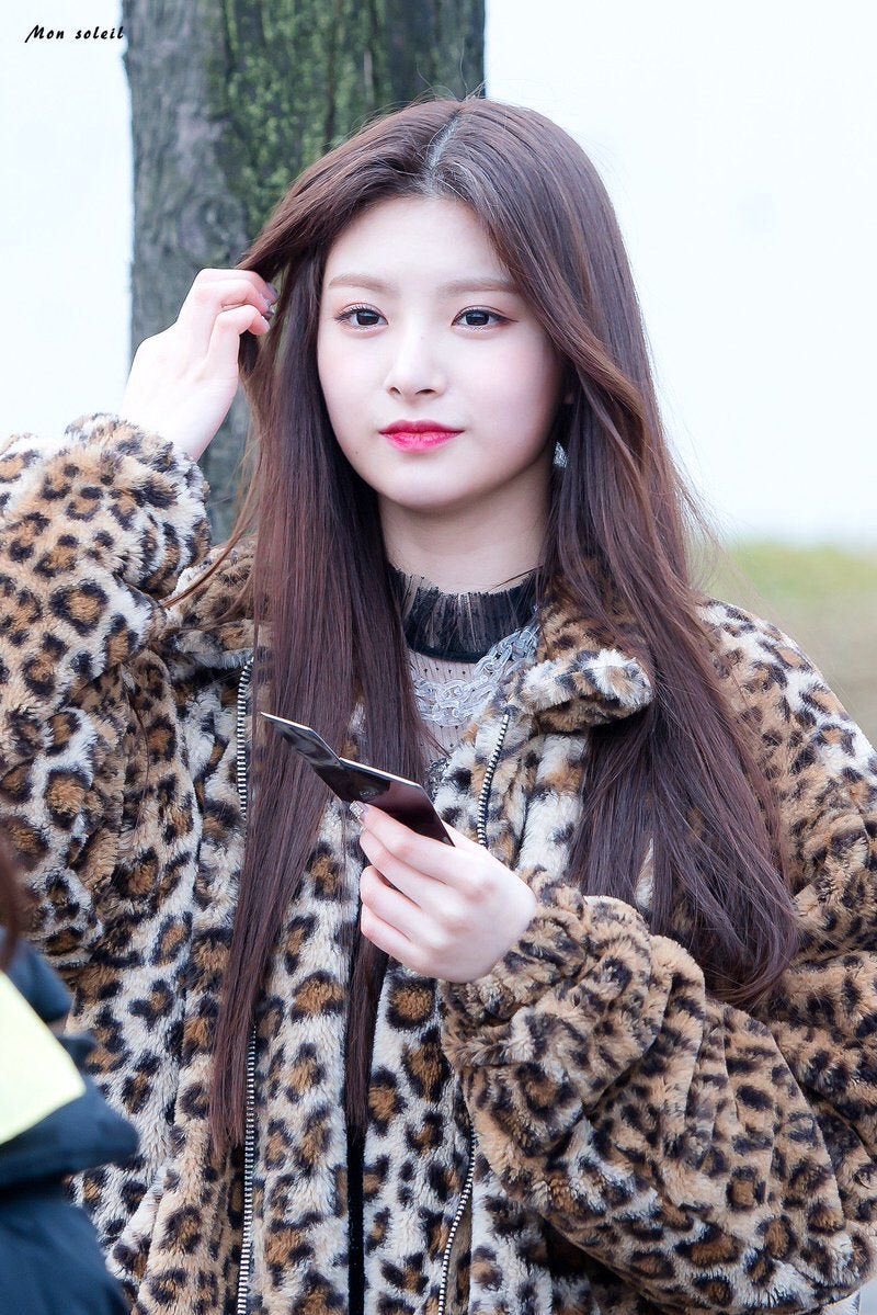 everything is ugly until everglow yiren wears it: a thread