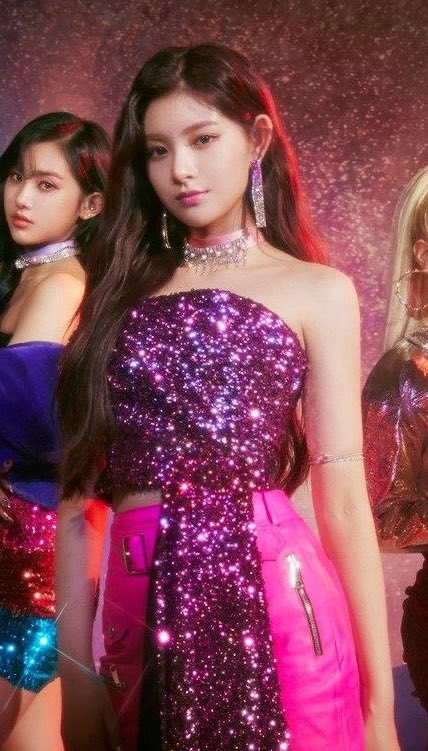 everything is ugly until everglow yiren wears it: a thread