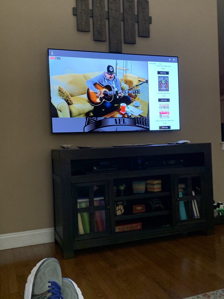 usskc's tweet photo. @Aaronlewismusic singing @MorganWallen Cover Me Up. Just what Valentine needs.  #afl #aaronlewis #morganwallen #covermeup #somepeoplearegoingtobepissed https://t.co/rU16TA1OD2