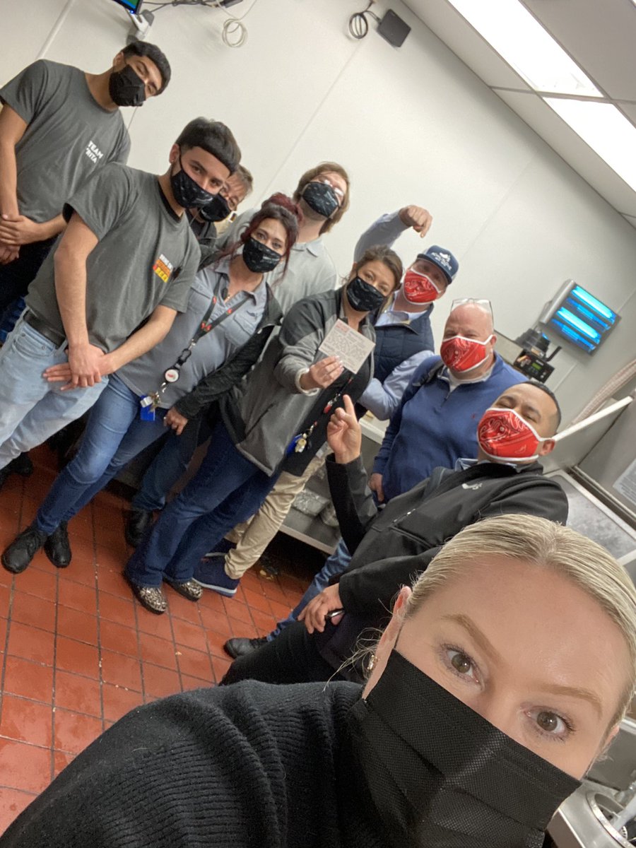 HeatherArcenea5's tweet image. When your VPO is in town, what is better than getting to #playrestaurant and get 1% better! #alignment #movequickly #5ops #gentleconstantpressure 🌶🌶🌶