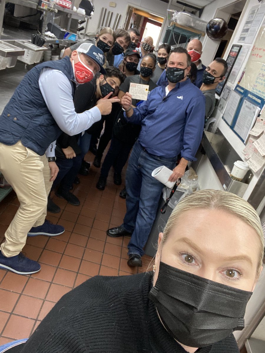 HeatherArcenea5's tweet image. When your VPO is in town, what is better than getting to #playrestaurant and get 1% better! #alignment #movequickly #5ops #gentleconstantpressure 🌶🌶🌶