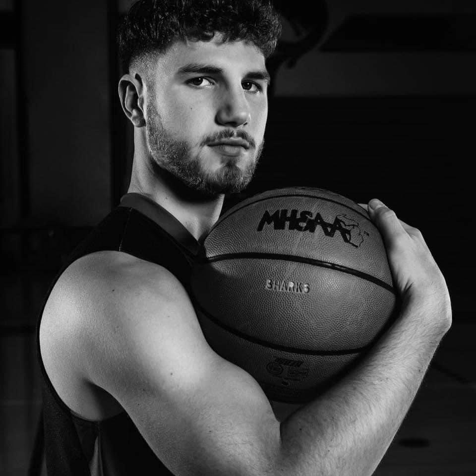 STLSharks's tweet photo. Shoutout to senior Cade Pestrue. He was on 🔥 tonight and hit 9 THREES! https://t.co/fpH10OcLEg
