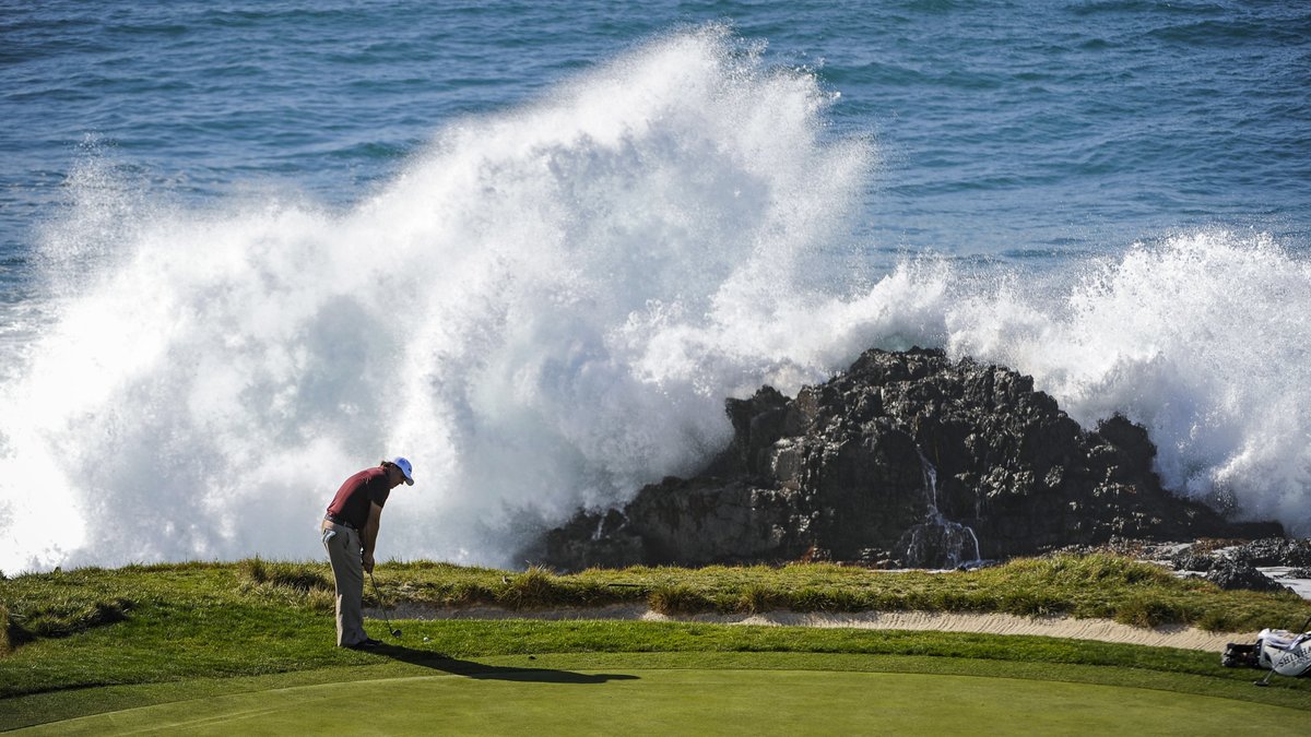 PGATOUR's tweet photo. "The greatest meeting of land and sea." ⛳🌊 https://t.co/V4ArySNLb5