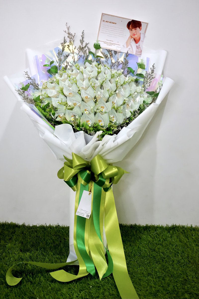 intanrrr's tweet photo. Here is our early birthday present also our valentine’s gift for our @winmetawin 🐰
We hope he can feel our love through this bouquet 💐💚
#winmetawin
#WIN22ndBirthdayGifts
#ValentineGiftforWin
#WINfinity2021
#HappyWinMonth
#WINDERLAND https://t.co/qAmKwZ1YIV