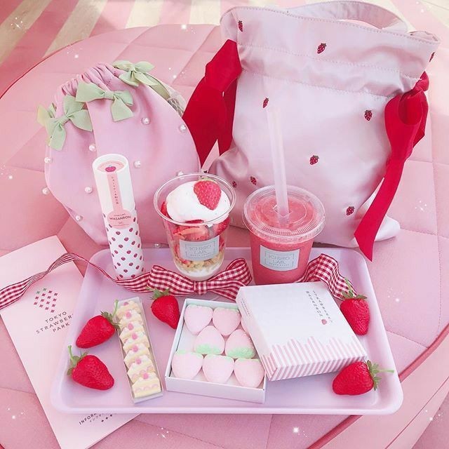 Розовая косметика. Красивые розовые вещи. Сладости розовый. Розовая косметика. Девчачьи разные.