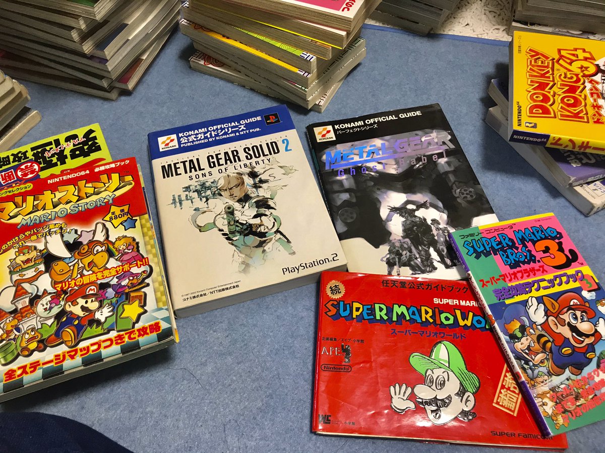 KASAMAsamaka's tweet photo. 懐かしき戦友達。
昔、コレを熟読して色んな世界を救ってきたな。攻略本がなければ今ごろ救えてなかった。
あと意外と昔は任天堂信者でした https://t.co/vvgWbwINjv