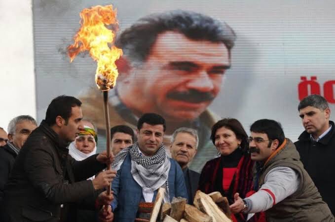 Dünya'nın hiçbir yerinde Polis,Çocuk Kadın şehit ederek "Biz Barış istiyoruz" diyen başka şerefsiz bir topluluk yoktur!

Kahrolsun PKK!