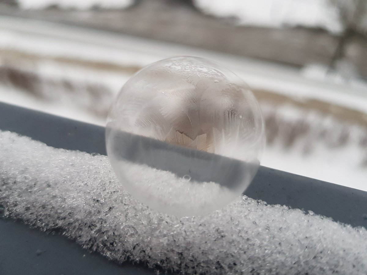 RolandGisler's tweet photo. #frozen #soap #bubble #diy https://t.co/DGrtwcmU7a