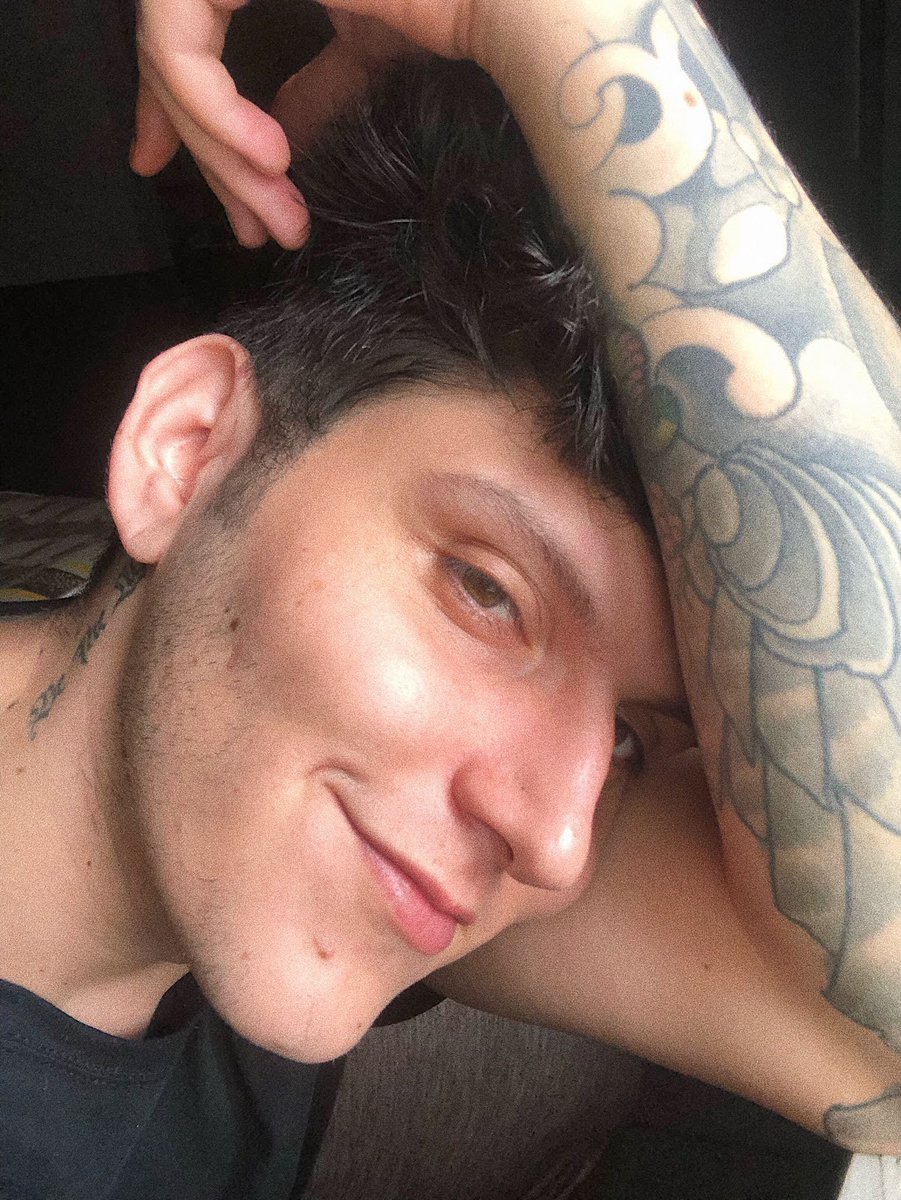 hoodswldflwr's tweet image. #HappyScreamauDay
Ve nomás... 😍
Feliz día skrimits