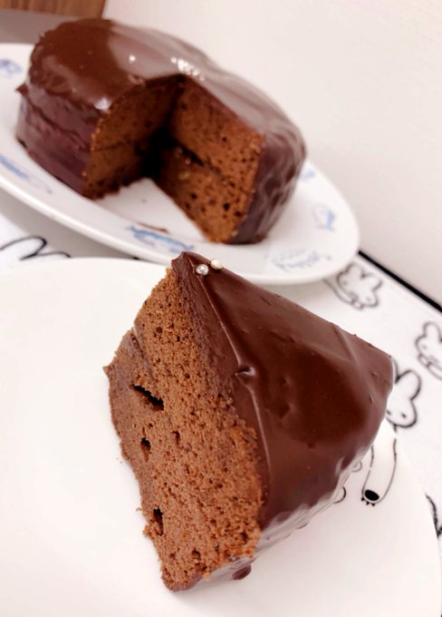 3歳児と作ったザッハトルテ😚間にカルディの柚子茶挟んだらめちゃくちゃ美味しかった… 