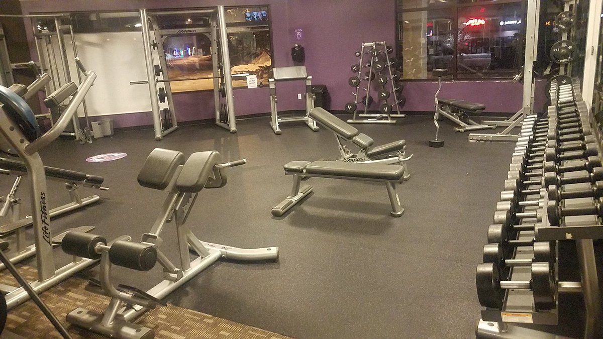 Gorgeousbulshit's tweet image. All to myself every night. Today is arm day and yes that means curls for the girls!💪🏽😍 #getitgetit