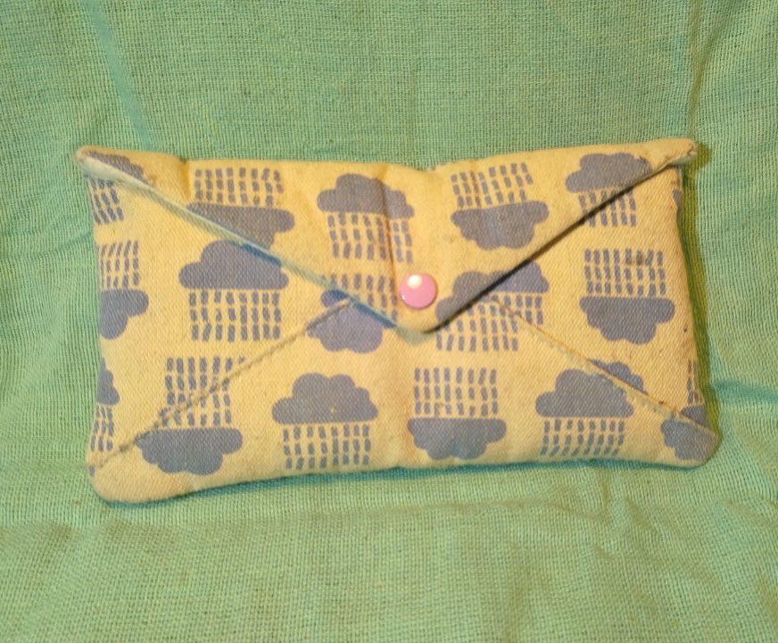 ｔｏｗａ No 12 眼鏡ケース フライングタイガーで購入 メガネは入れていない ずっとカバンに入っていたのでちょっと汚れが目立つ なんでそこピンクにしたのか疑問