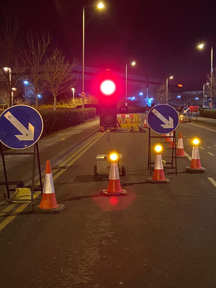 PhoenixSurf's tweet photo. Emergency two way lights requested and installed on Saturday night in Coventry within 90 mins @PhoenixSurf https://t.co/K5XabFohIG