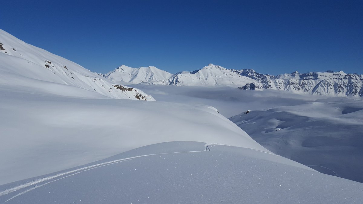 In Vals GR im Tiefschnee und über der Nebelsuppe.
#sports #Graubünden