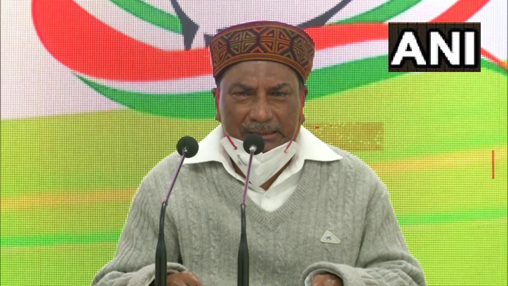 AHindinews's tweet image. मोदी सरकार राष्ट्रीय सुरक्षा को प्राथमिकता नहीं दे रही है। देश पाकिस्तान और चीन दोनो मोर्चों पर युद्ध जैसे हालात का सामना कर रहा है। जब सभी को उम्मीद थी कि रक्षा बजट बढ़ेगा लेकिन सरकार ने रक्षा बजट पिछले साल की तुलना में बहुत कम बढ़ाया गया: पूर्व रक्षा मंत्री ए. के. एंटनी