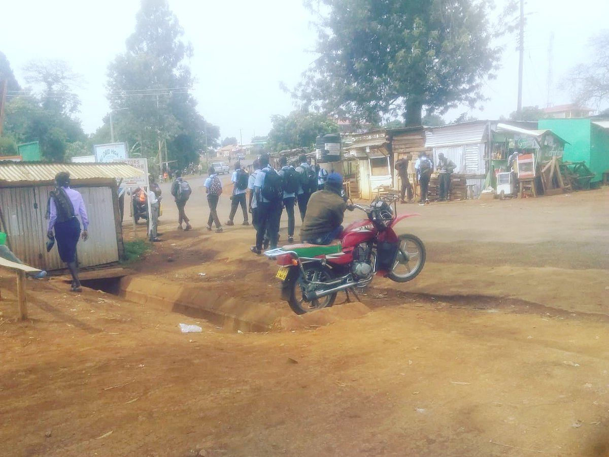 uvorotv's tweet photo. ARÛTWA A CÛKÛRÛ WA KAMAMA KÛGOMWA WA RÎNGÎ
arûtwa a cûkûrû wa scecondary wa kamama gîcigo mbúnge kîa Manyatta kaùntìrì ya Embu  rîu marî njîrarî menûkîte vûva wa kùgoma mùthenya wa ìgoro na kûthûkangia indo cîa makiri ma mbeca. https://t.co/0ZOOxprDcz