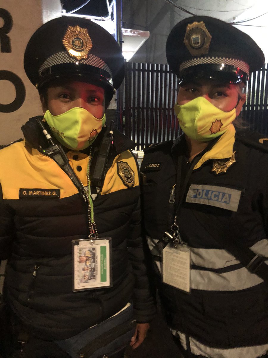 Quiero agradecer a las oficiales:
Gabriela Martinez Garcia y 
Lorena Dominguez Flores de la zona vial 2 centro y a Gustavo Hérnandez Maldonado. Hicieron un trabajo profesional y de 1a. 
Ayúdenme a hacer viral este tweet, se los prometí. Qué bueno que existen policías como ellas.