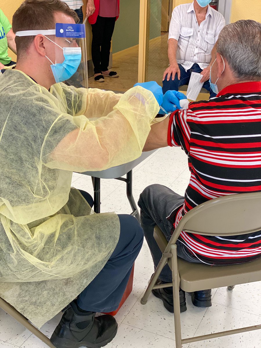 alexDLPmiami's tweet photo. Today, we had another successful day vaccinating our elderly residents in District 1 in Palermo Lakes. Thank you @miamifirerescue for all you do. #MiamiFirst #DLPMiami https://t.co/wlJm9to3b5