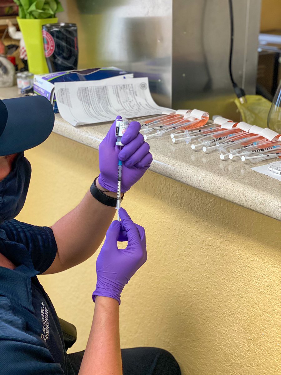 alexDLPmiami's tweet photo. Today, we had another successful day vaccinating our elderly residents in District 1 in Palermo Lakes. Thank you @miamifirerescue for all you do. #MiamiFirst #DLPMiami https://t.co/wlJm9to3b5
