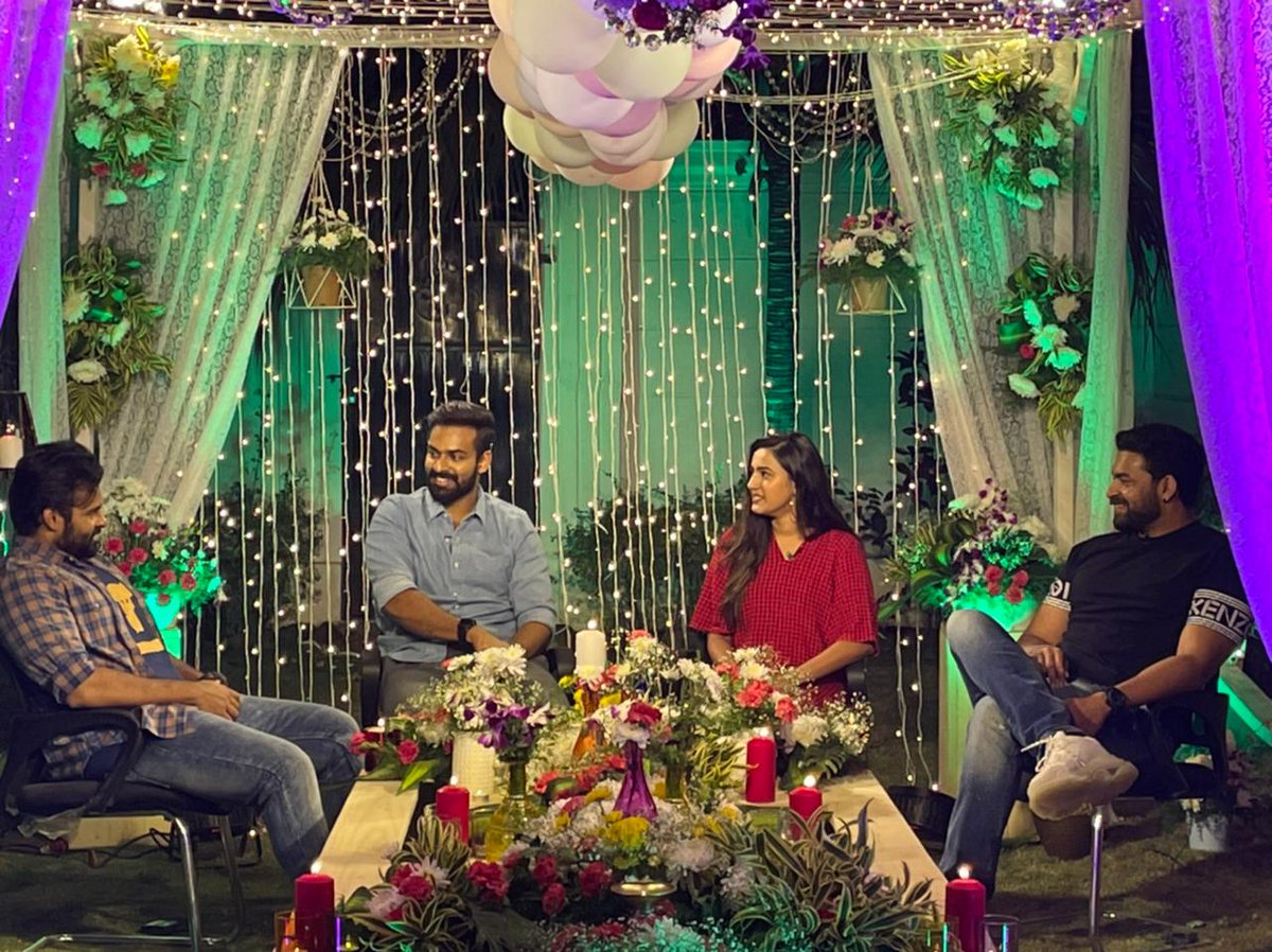 MythriOfficial's tweet photo. Ragging Vaishnav Ft. Mega Cousins 😁
Full Video is here - https://t.co/eecP3u0hU3

#UppenaInCinemas 🌊
#Uppena 

#PanjaVaisshnavTej @IamNiharikaK @IamSaiDharamTej @IAmVarunTej https://t.co/BIo5PPWufN