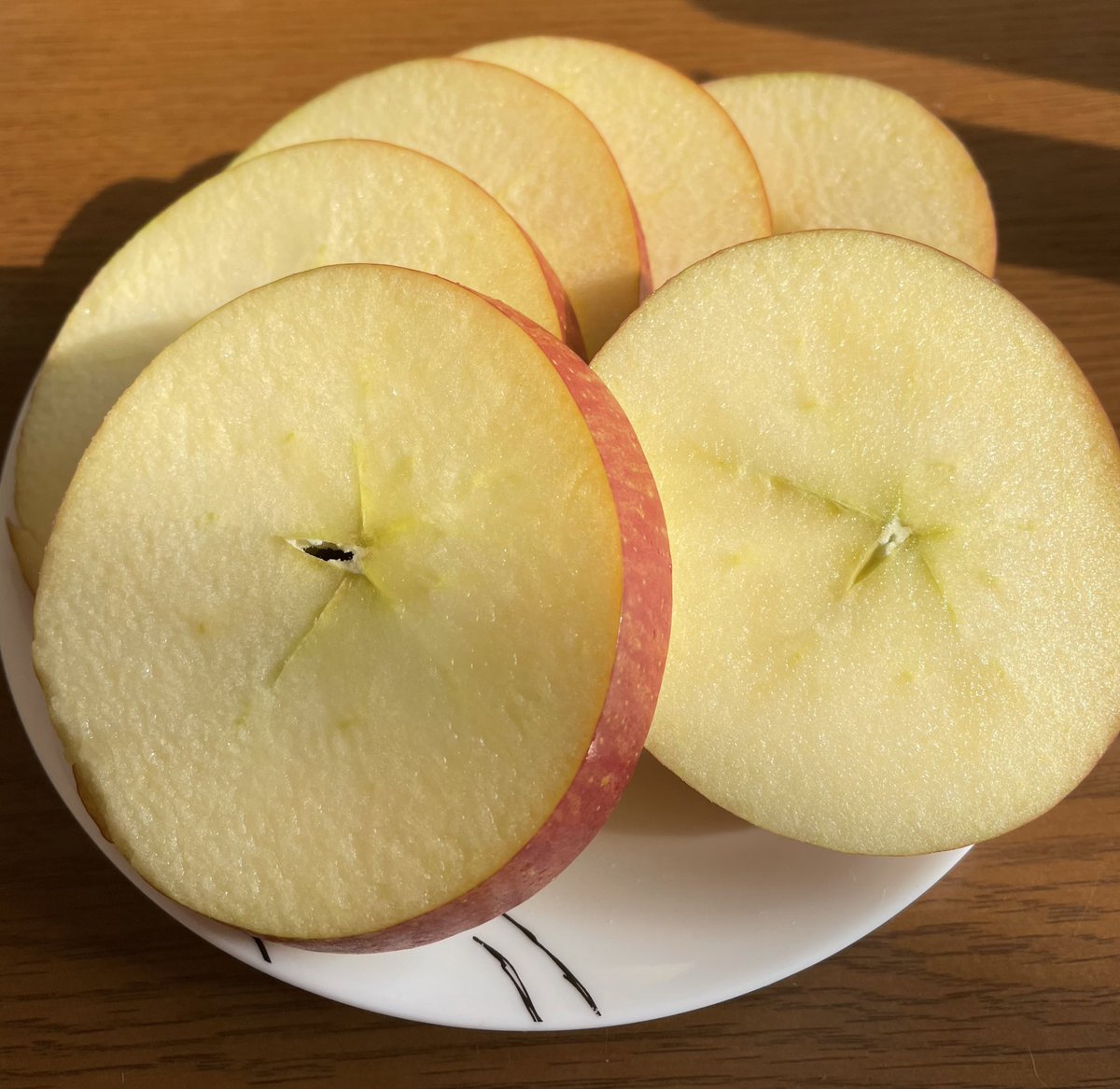 りんごの栄養丸ごと取れて ゴミもほぼ出ず簡単な スターカット なる切り方 食べ方が話題に 1石4鳥 世の中が追いついてきた Togetter