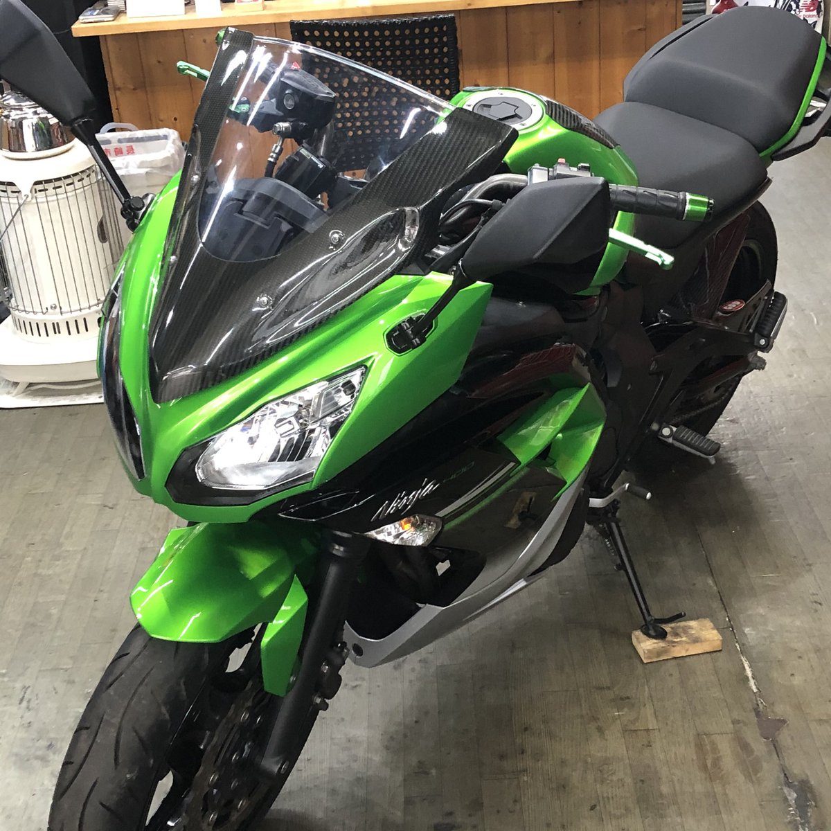 poirecaramel1's tweet photo. ใจใใจใ่ฒทใฃใกใใใพใใใ(ะพยดโ`ะพ)
Ninja 400ในใใทใฃใซใจใใฃใทใงใณโจ
ไฝๆ ผ็ใซๅคงใใชใใใฃใใใใใชใใจๆใฃใฆใใใจใฏใใขใฉใผใฟใคใใ่ฏใใฃใใฎใงใๆฑบใใกใใใพใใใ
ใๅบใฎใชใผใใผใใใใใๆใใง
ใๅบใฎๅๅใ็ด ๆดใใใใงใใ^_^
#Ninja400se
#Kawasaki
#godofspeed https://t.co/0n0KXeCtjL