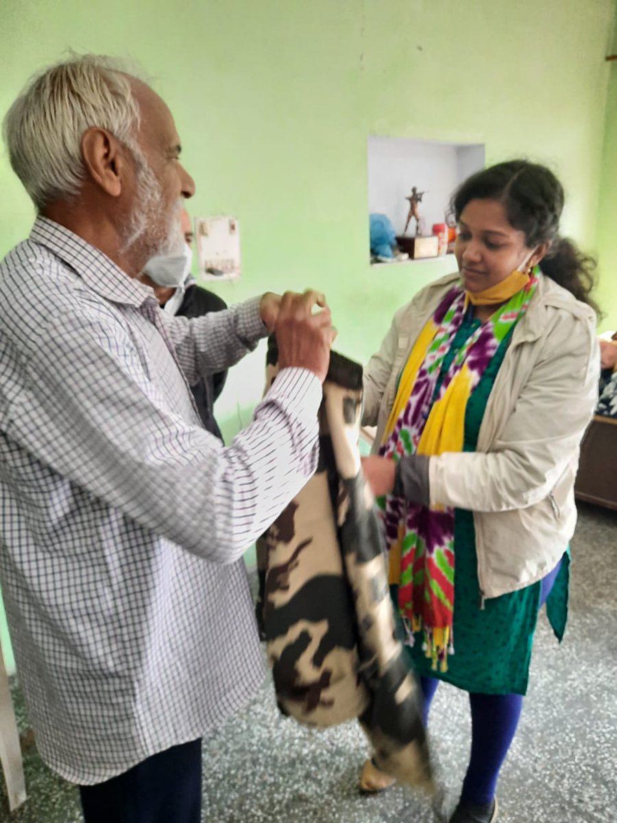 Constable Maninder had come back to give his father his Jacket Satpal uncle wonders had he given jacket to tell him that he has fulfilled his duty here on this earth?Whn uncle narrated this it was difficult to look in his eyes depth of pain in those eyes cant be explained 4/4