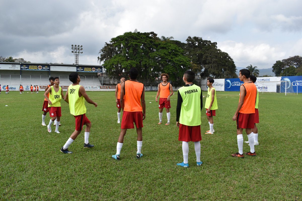 El @ColegioOnce derrotó 2 goles por 1 a la oncena de <a href="/LobosPueblaFC/">Lobos Puebla F.C.</a> ,en partido de la jornada 18 de la <a href="/LigaTDP/">Liga TDP</a> celebrado en la cancha del estadio Murillo Vidal. Goles de Yesher Flores y Alam Arrazate por el COMC, Victor Segura por los poblanos.  <a href="/FMF/">Federación Mexicana de Futbol</a>