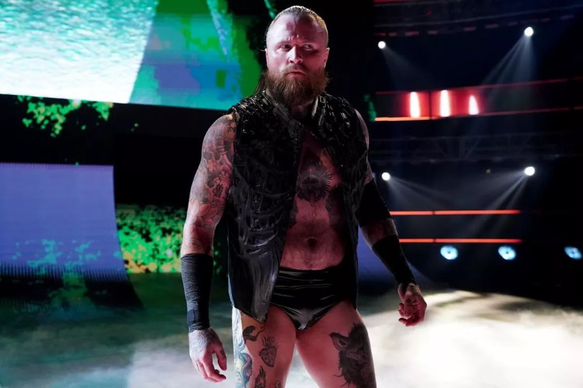 Fastlane time. Aleister Black vs Big E for the IC title. It’s a very hard hitting match and ultimately Big E actually beats Aleister. Not clean tho, Big E wins in a heelish way  Aleister is furious and hits Big E with a Black Mass and walks away.