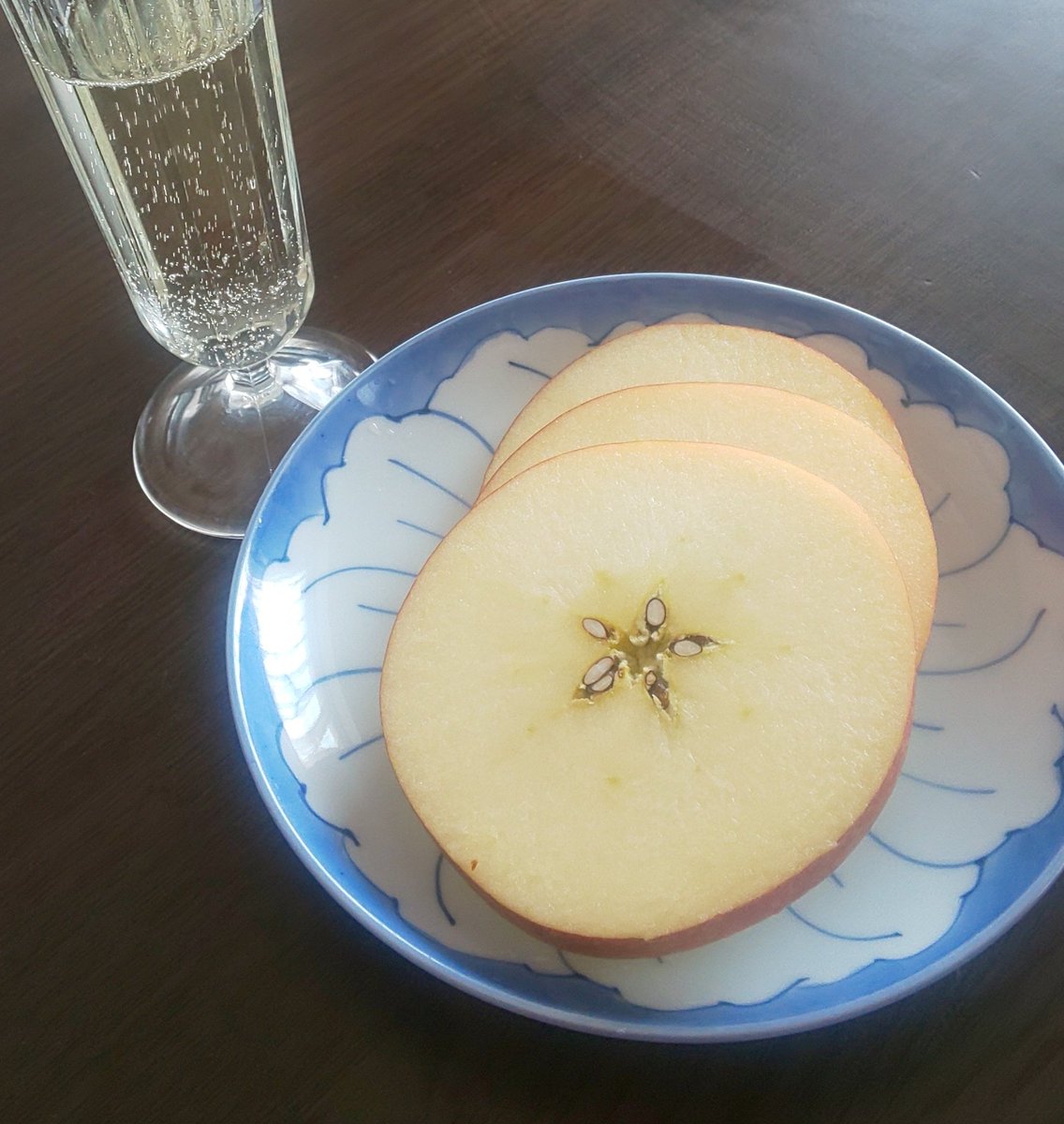 りんごの栄養丸ごと取れて ゴミもほぼ出ず簡単な スターカット なる切り方 食べ方が話題に 1石4鳥 世の中が追いついてきた Togetter