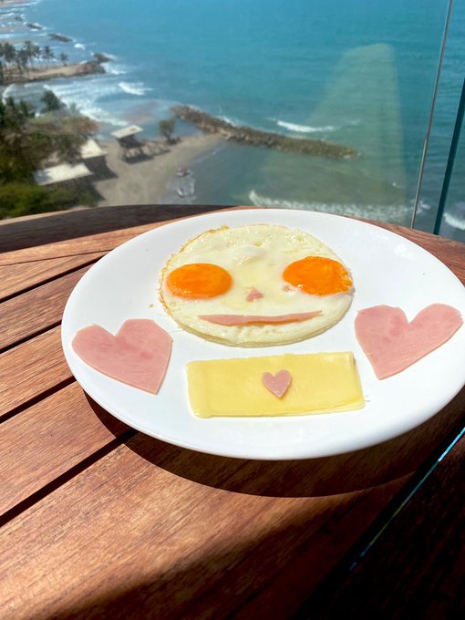Thank you my love @Mikeangeloxxx to take care about me &hearts;️☀️ I love you &hearts;️  #MyHusband #Colombia #desayuno<a class="tags" href="/tag/mikeangeloxxx">@mikeangeloxxx</a><a href="/tag/beach"class="tags"><span>#beach</span></a><a href="/tag/colombia"class="tags"><span>#colombia</span></a><a href="/tag/desayuno"class="tags"><span>#desayuno</span></a><a href="/tag/myhusband"class="tags"><span>#myhusband</span></a>