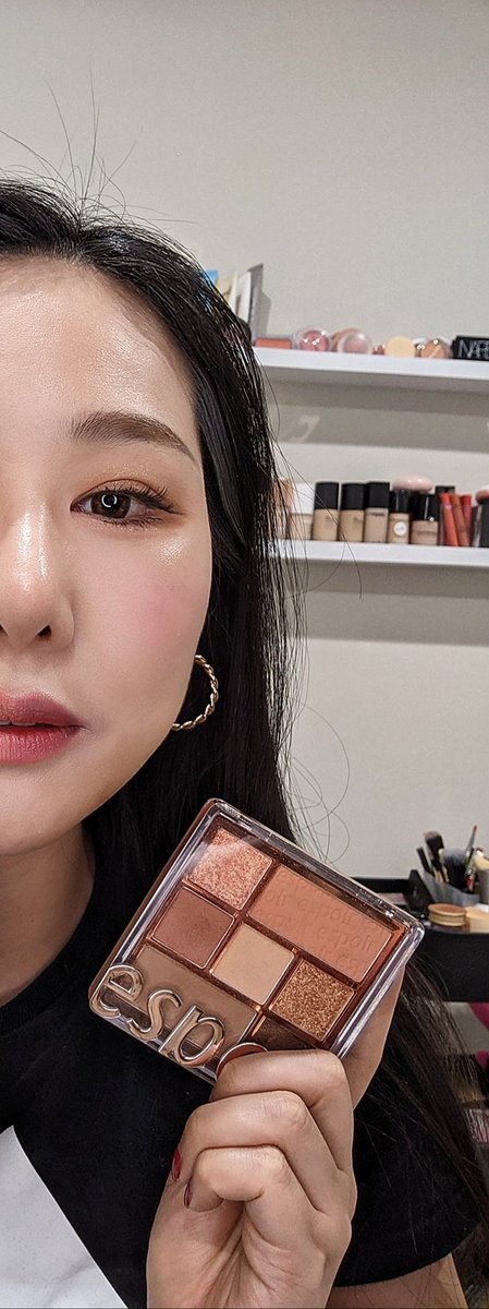 Eunhee08's tweet photo. 외국 St 메이크업 vs 한국 메이크��� ���💄

Western style makeup vs Korean style makeup, which one do you like better?

#westernmakeup #koreanmakeup #powerofmakeup https://t.co/bVealE5ako