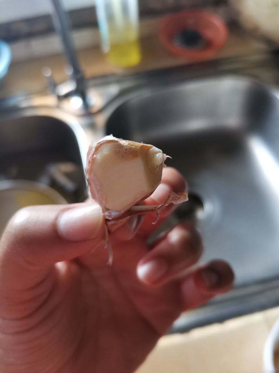 Whatisgoingono's tweet image. My garlic after 12 hours of soaking!