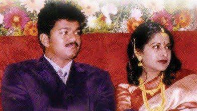 A Thread for  #ValentinesDay on  #ThalapathyVIJAY Anna &  #SangeethaVijay Anni   #Master  #HappyValentinesDay 1) Their marriage ceremony pics  @actorvijay about his wife, Geetha, as he calls her- Romba Understanding