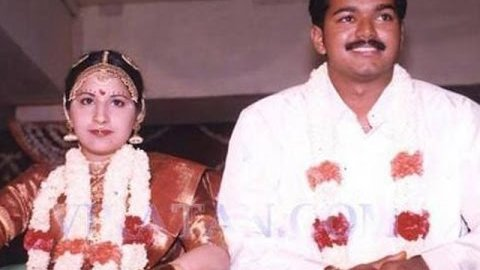 A Thread for  #ValentinesDay on  #ThalapathyVIJAY Anna &  #SangeethaVijay Anni   #Master  #HappyValentinesDay 1) Their marriage ceremony pics  @actorvijay about his wife, Geetha, as he calls her- Romba Understanding