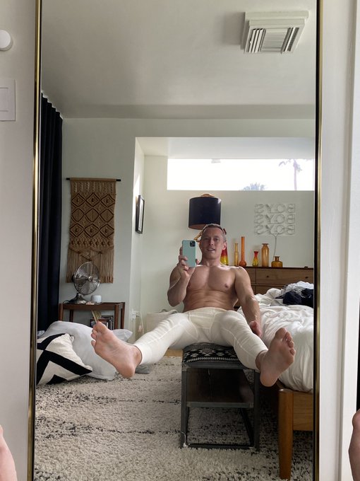 2 pic. Newly obsessed with long Johns. https://t.co/eCeN0X4o45
