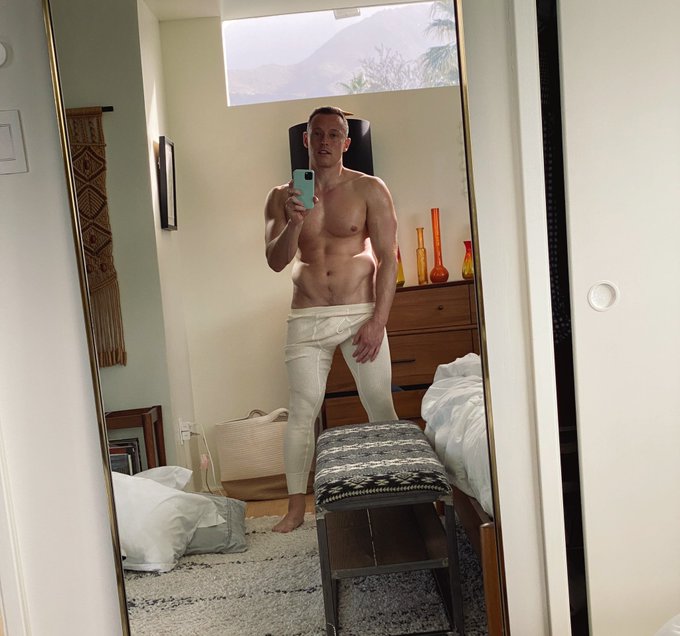 1 pic. Newly obsessed with long Johns. https://t.co/eCeN0X4o45