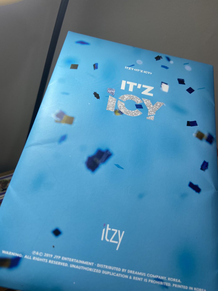 wts lfb ph 

— it'z icy postcard set
• 250 php + lsf
• minor dents and scratches (see pics)
• ggx (lsf paid through cod)
• gcash (please PAYO)

💬 dm if interested 

tags yeji lia ryujin chaeryeong yuna itzy wannabe me not shy different photocard pc