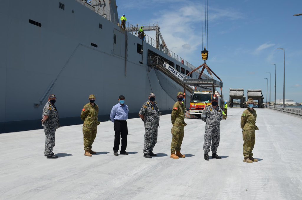 A year ago, 100 #PNGDF troops stood side-by-side with #YourADF during the 2019-20 Black Summer Bushfires. This w/e, #HMASChoules departed QLD loaded with firefighting capability donated by @QldFES to gift to PNG Fire Service – as Wontoks we support each other. 🇦🇺🇵🇬 @ADFinPNG