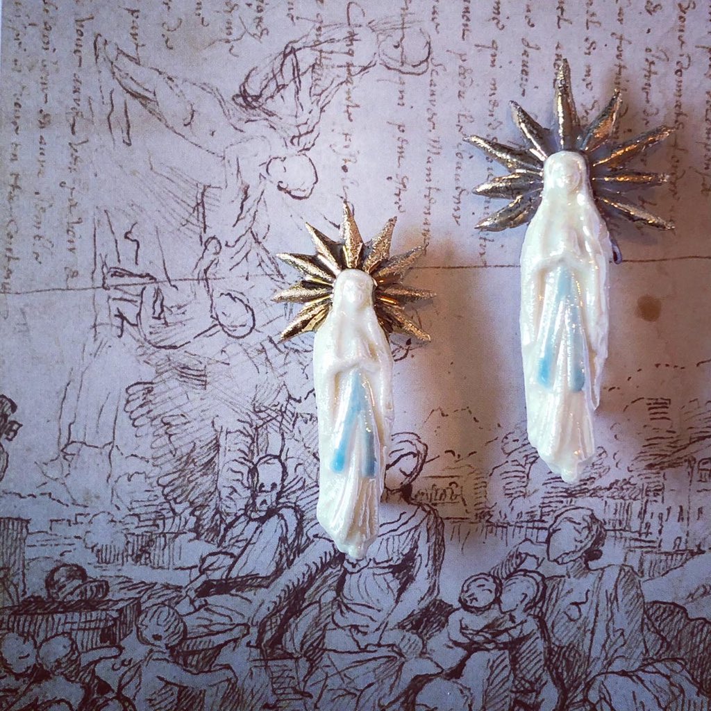 北原裕子 On Twitter 小平のカフェノルン Tokino3megami さんの1周年企画展示 月うさぎ2nd の期間に合わせて 陶の聖母マリアブローチ 森の教会オブジェ等を納品します 続く 聖母マリア 聖母 聖霊 教会 鳩