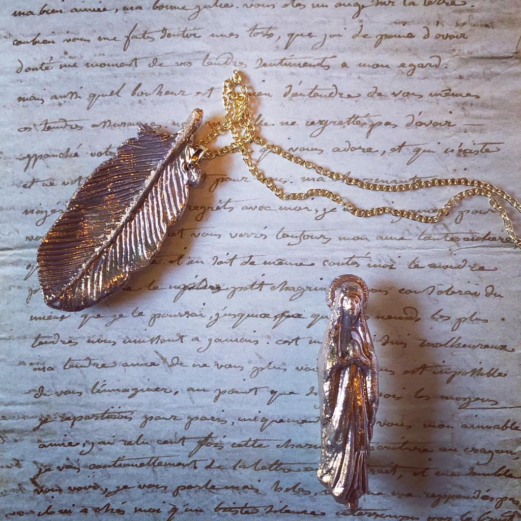 北原裕子 On Twitter 小平のカフェノルン Tokino3megami さんの1周年企画展示 月うさぎ2nd の期間に合わせて 陶の聖母マリアブローチ 森の教会オブジェ等を納品します 続く 聖母マリア 聖母 聖霊 教会 鳩