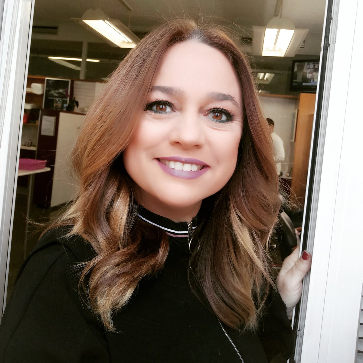 susanaherrerama's tweet photo. Qué pequeñas son mis manos en relación con todo lo que la vida ha querido darme!» -Ramón J. Sénder. Enamorada de la vida y de los míos. Feliz día de San Valentín. Patrón de los enamorados. @lagrimasdevida #pasión #Esperanza #masticandolavida #vivirviviendo https://t.co/6HRpb3OynT