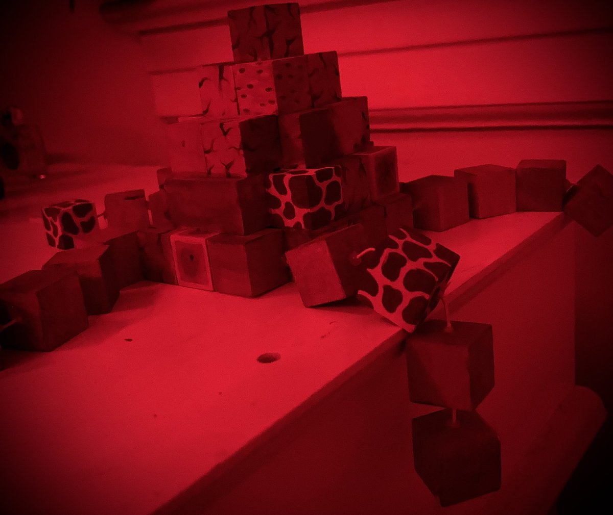 NightmareAlt2's tweet photo. First post! I decided to create the red egg from the Dream SMP! I started this about a month ago and I decided to complete it today (See thread for more epic pictures, and yes, the vines are moveable) #eggpire #eggpirefanart #badboyhalofanart https://t.co/zIX03clNdI