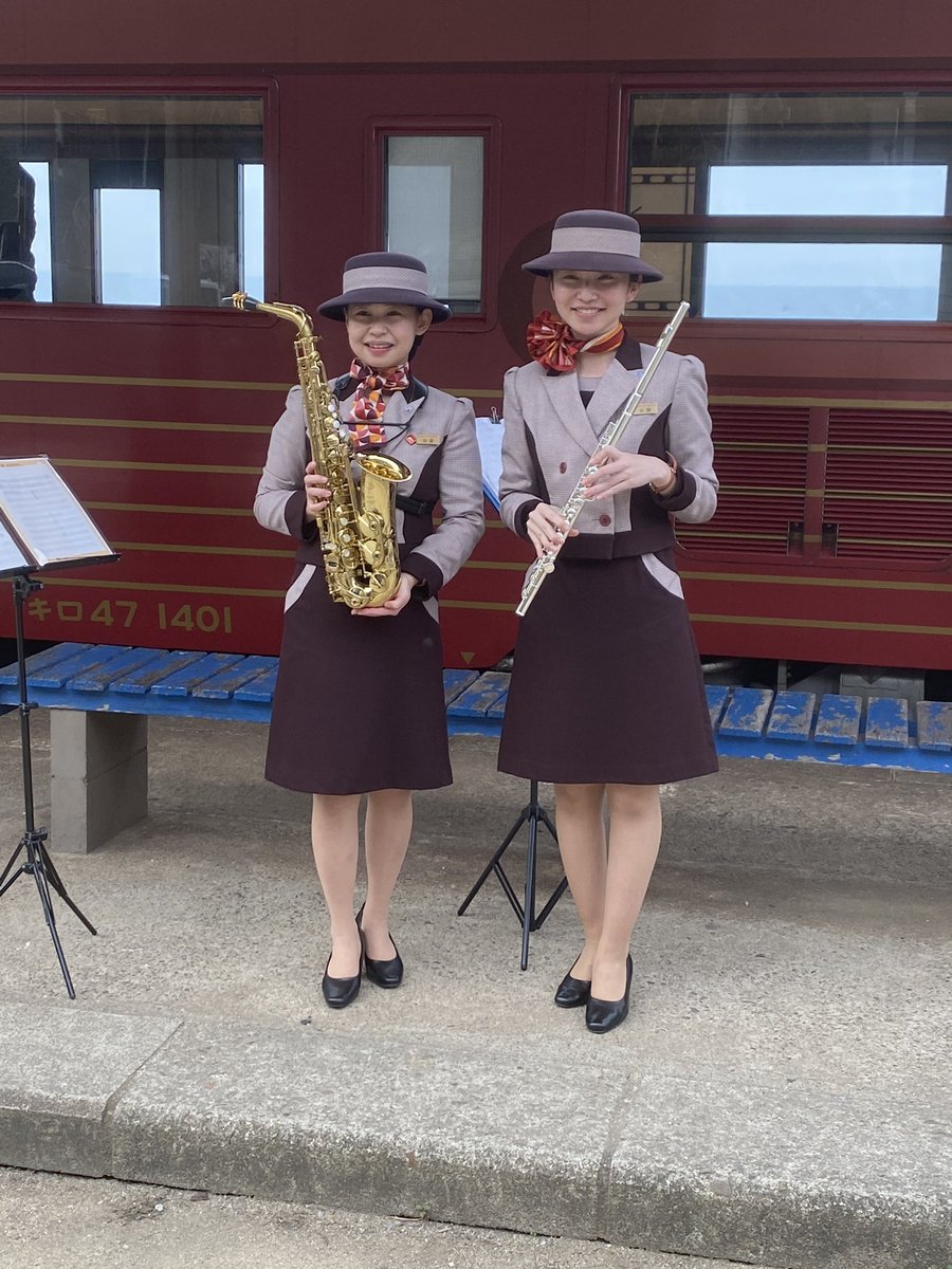 パーシー 伊予灘ものがたりバレンタイン ブロンドチョコ編 下灘駅ではアルトサックスとフルートのデュオ演奏が 今回は二曲披露 芸達者ですな