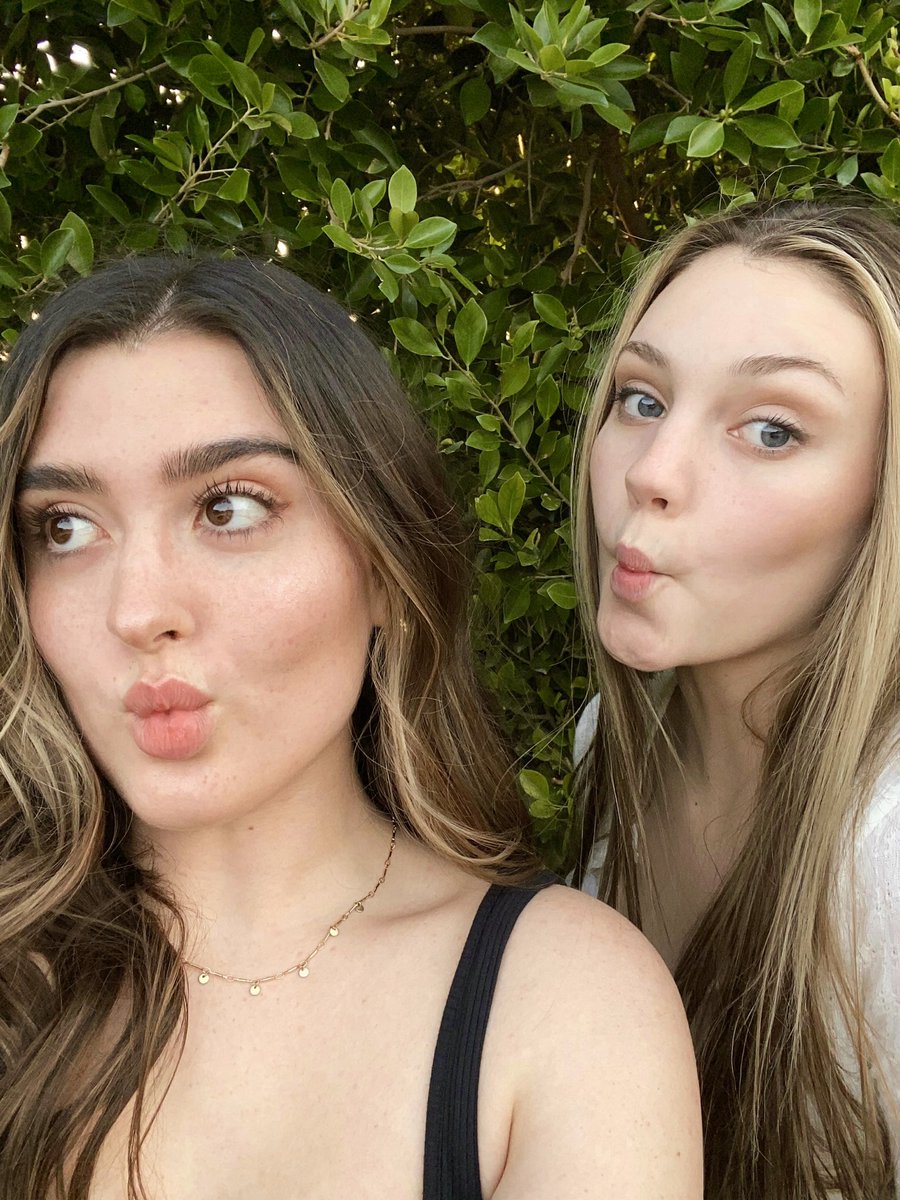 DelaneyHalmrast's tweet photo. snackin 🧁 https://t.co/fqKomvZt3y