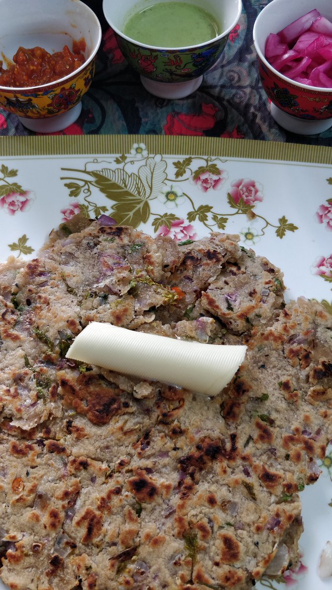 felinemusings's tweet photo. Piping hot #Sindhi #Koki and #Blackpepper #ginger #blackcoffee.
#breakfast #breakfastideas #indiancooking #homemade #homecooking #hotandsavoury #homemadegoodness #homecook #foodlovers #foodie #eatathome #indianbreakfast #sindhicookking #sindhirecipes https://t.co/SdlNICgA15