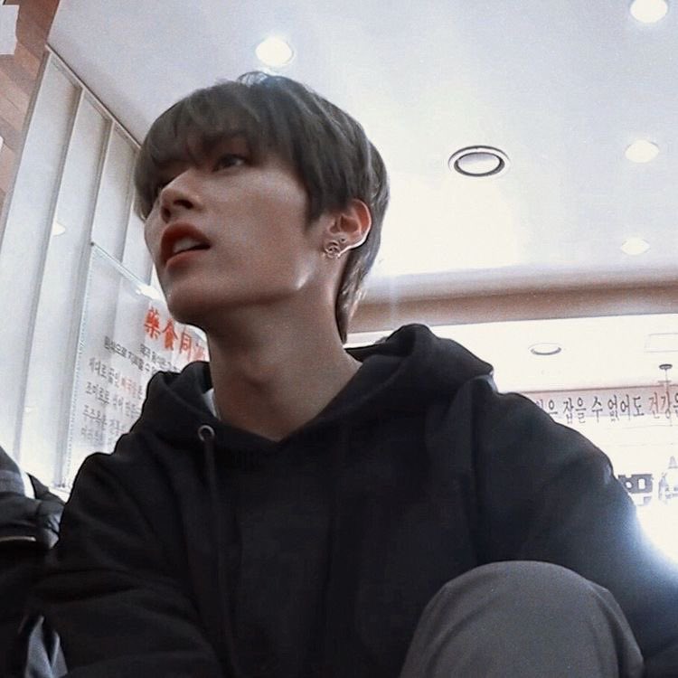 anyways, in honour of valentines’ day — a long thread of minho boyfriend quality pics for all the singles