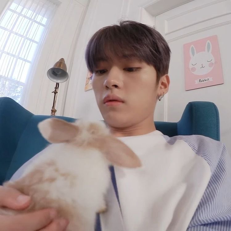 anyways, in honour of valentines’ day — a long thread of minho boyfriend quality pics for all the singles