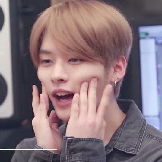 anyways, in honour of valentines’ day — a long thread of minho boyfriend quality pics for all the singles