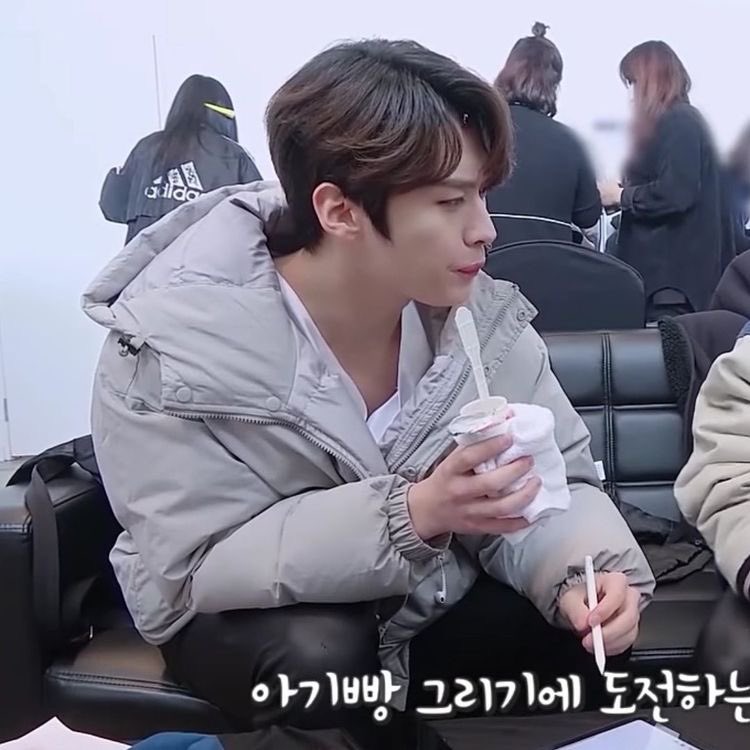 anyways, in honour of valentines’ day — a long thread of minho boyfriend quality pics for all the singles